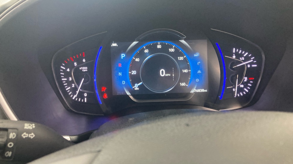 Hyundai SANTA FE 2.2 CRDi Premium 5dr Auto Diesel Estate - Image 18