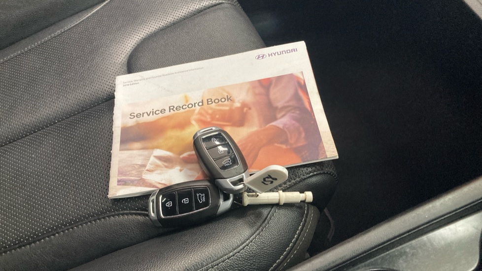 Hyundai SANTA FE 2.2 CRDi Premium 5dr Auto Diesel Estate - Image 19