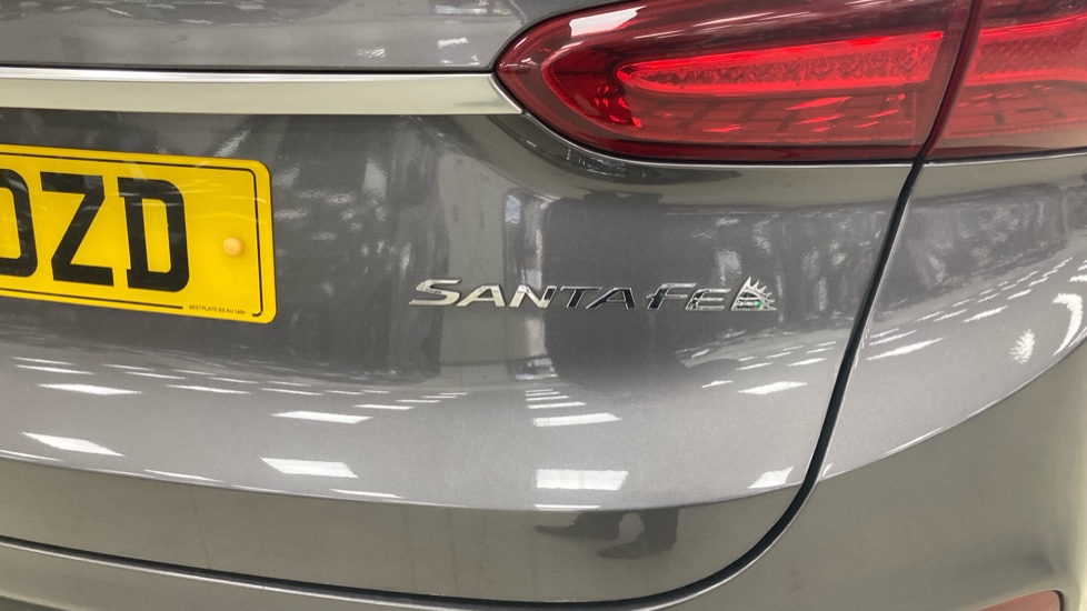 Hyundai SANTA FE 2.2 CRDi Premium 5dr Auto Diesel Estate - Image 40