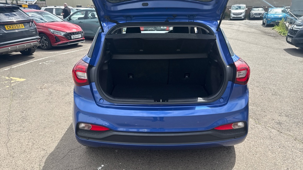 Hyundai i20 1.2 MPi Premium Nav 5dr Petrol Hatchback - Image 4