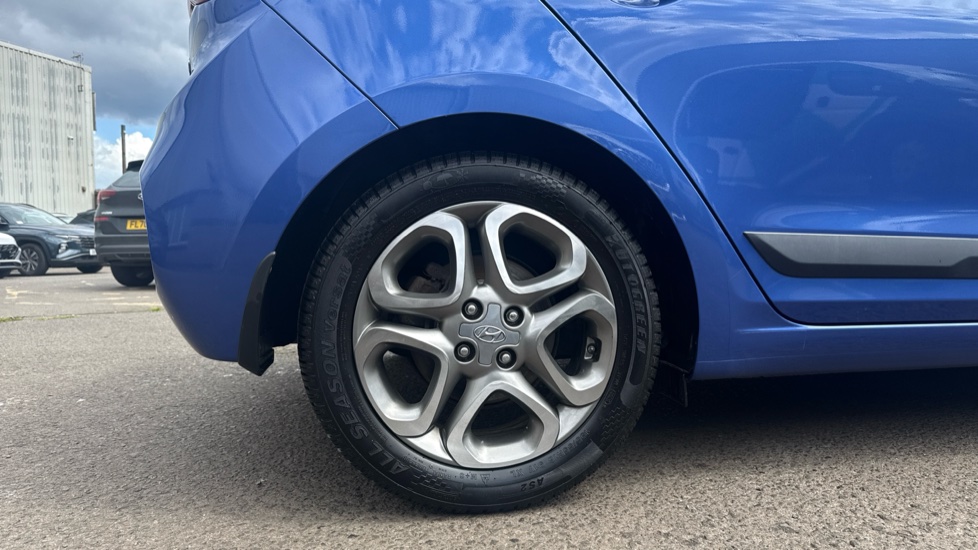 Hyundai i20 1.2 MPi Premium Nav 5dr Petrol Hatchback - Image 7