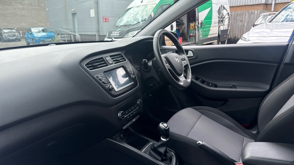 Hyundai i20 1.2 MPi Premium Nav 5dr Petrol Hatchback - Image 9