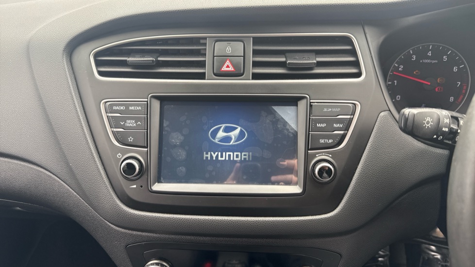 Hyundai i20 1.2 MPi Premium Nav 5dr Petrol Hatchback - Image 12