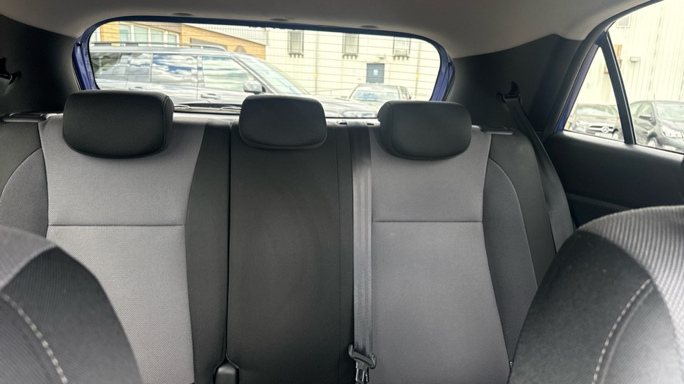 Hyundai i20 1.2 MPi Premium Nav 5dr Petrol Hatchback - Image 15