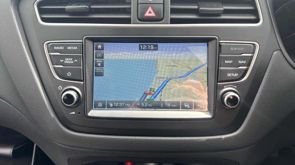 Hyundai i20 1.2 MPi Premium Nav 5dr Petrol Hatchback - Image 21