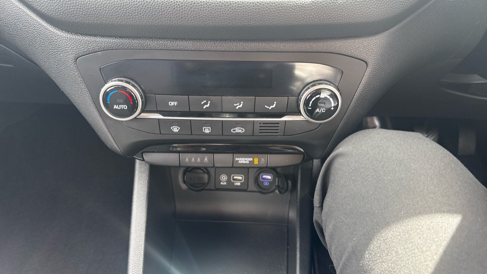 Hyundai i20 1.2 MPi Premium Nav 5dr Petrol Hatchback - Image 26