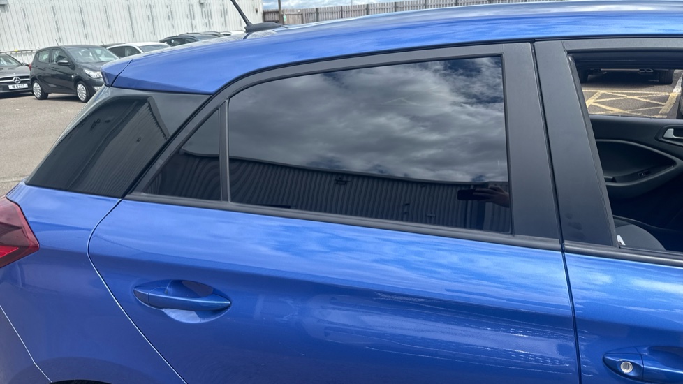 Hyundai i20 1.2 MPi Premium Nav 5dr Petrol Hatchback - Image 29