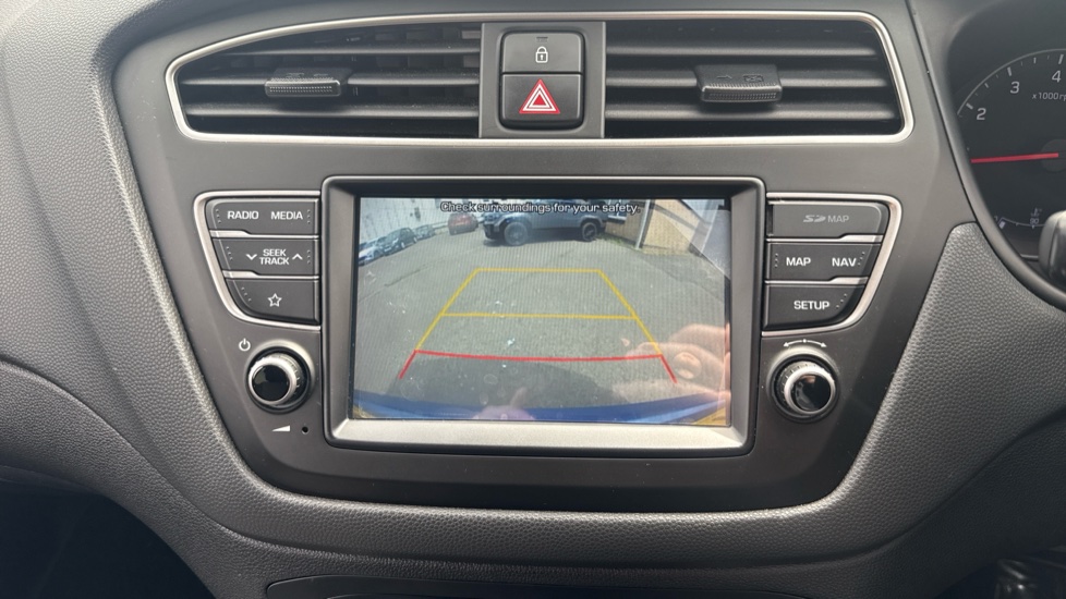 Hyundai i20 1.2 MPi Premium Nav 5dr Petrol Hatchback - Image 31
