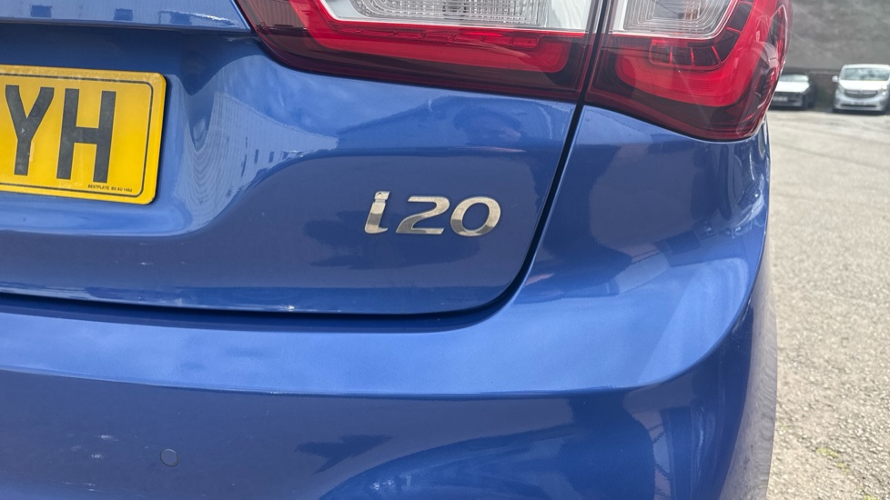 Hyundai i20 1.2 MPi Premium Nav 5dr Petrol Hatchback - Image 32