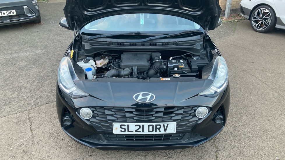Hyundai i10 1.0 MPi SE Connect 5dr Petrol Hatchback - Image 8