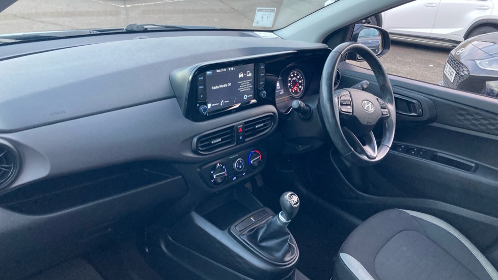 Hyundai i10 1.0 MPi SE Connect 5dr Petrol Hatchback - Image 9