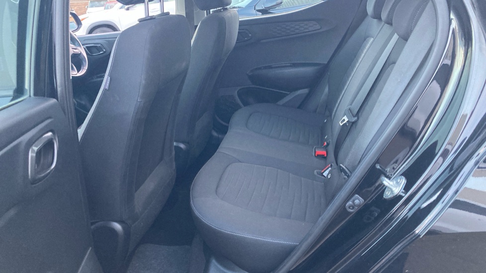 Hyundai i10 1.0 MPi SE Connect 5dr Petrol Hatchback - Image 16