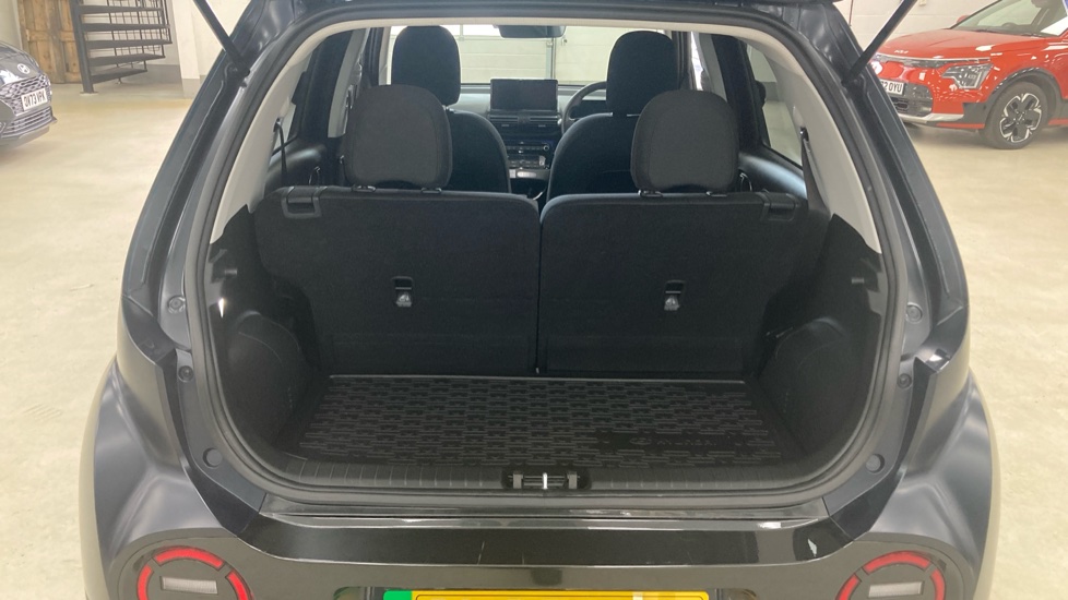 Hyundai INSTER 85kW 02 49kWh 5dr Auto Electric Hatchback - Image 4