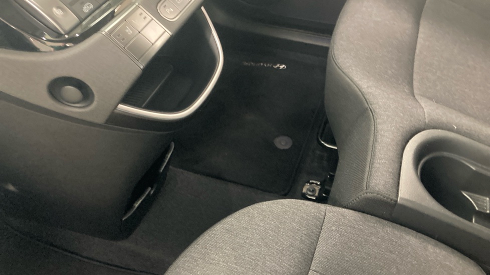 Hyundai INSTER 85kW 02 49kWh 5dr Auto Electric Hatchback - Image 13