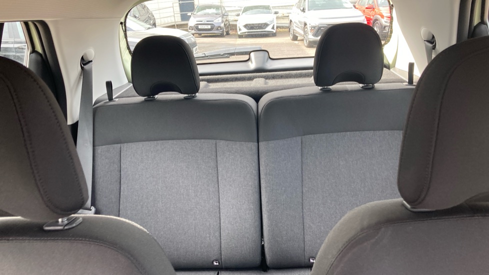 Hyundai INSTER 85kW 01 49kWh 5dr Auto Electric Hatchback - Image 15