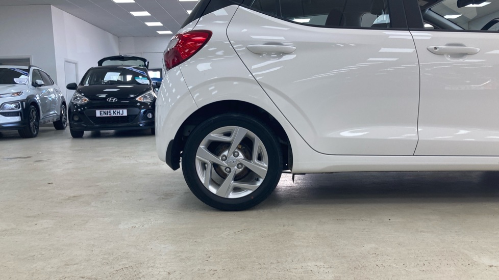 Hyundai i10 1.2 MPi SE Connect 5dr Auto Petrol Hatchback - Image 7