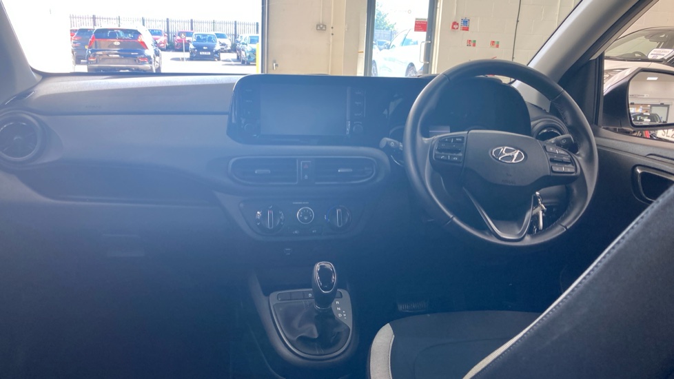 Hyundai i10 1.2 MPi SE Connect 5dr Auto Petrol Hatchback - Image 10