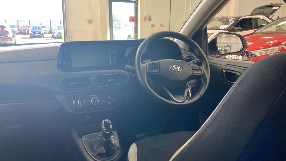 Hyundai i10 1.2 MPi SE Connect 5dr Auto Petrol Hatchback - Image 11