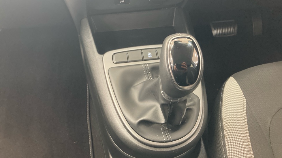 Hyundai i10 1.2 MPi SE Connect 5dr Auto Petrol Hatchback - Image 13