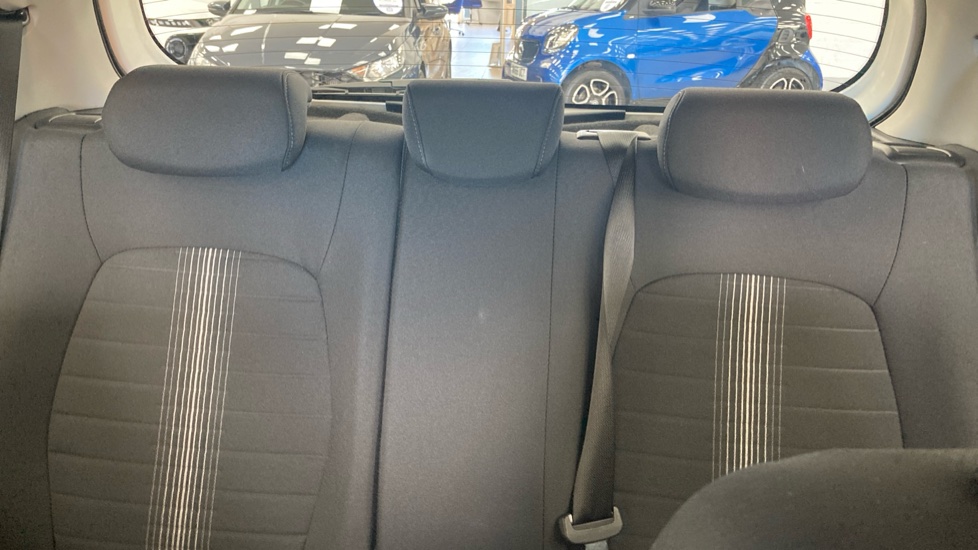 Hyundai i10 1.2 MPi SE Connect 5dr Auto Petrol Hatchback - Image 15
