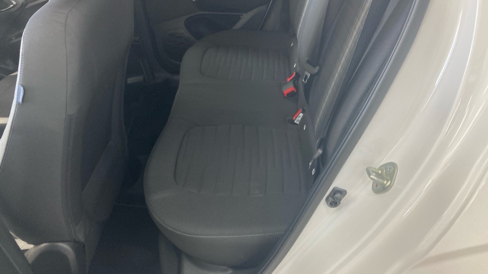 Hyundai i10 1.2 MPi SE Connect 5dr Auto Petrol Hatchback - Image 16