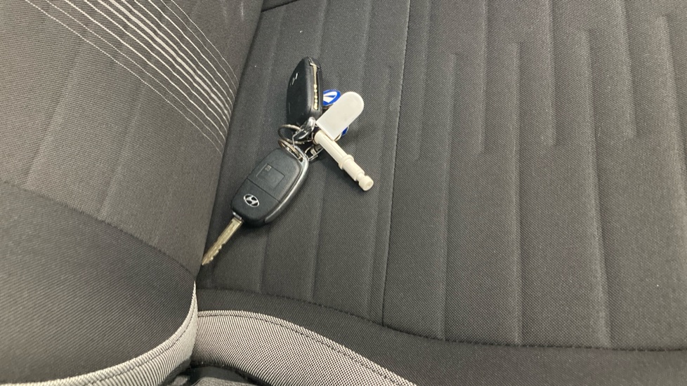 Hyundai i10 1.2 MPi SE Connect 5dr Auto Petrol Hatchback - Image 20