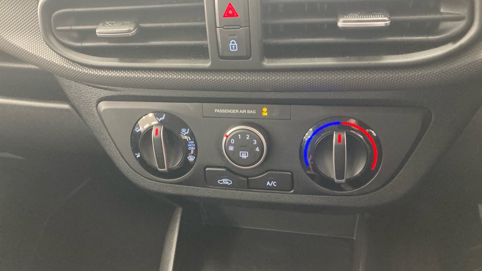 Hyundai i10 1.2 MPi SE Connect 5dr Auto Petrol Hatchback - Image 22