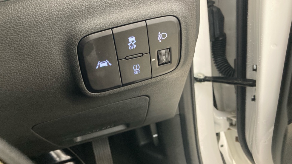 Hyundai i10 1.2 MPi SE Connect 5dr Auto Petrol Hatchback - Image 28