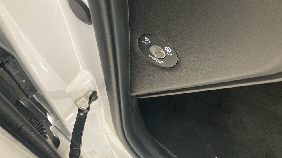 Hyundai i10 1.2 MPi SE Connect 5dr Auto Petrol Hatchback - Image 38