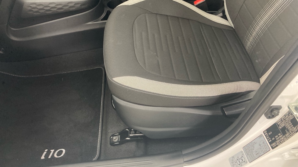 Hyundai i10 1.2 MPi SE Connect 5dr Auto Petrol Hatchback - Image 39