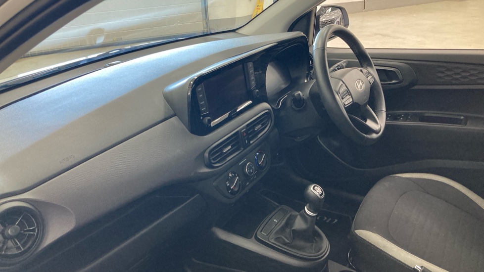 Hyundai i10 1.0 [63] Advance 5dr [Nav] Petrol Hatchback - Image 9