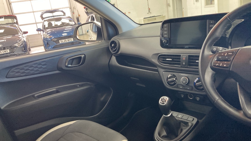 Hyundai i10 1.0 [63] Advance 5dr [Nav] Petrol Hatchback - Image 14