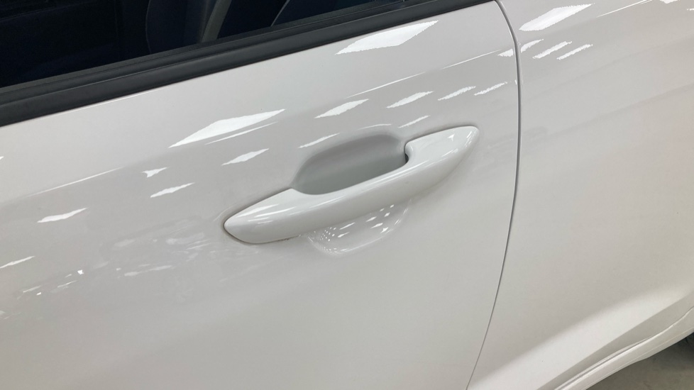 Hyundai i10 1.0 [63] Advance 5dr [Nav] Petrol Hatchback - Image 23