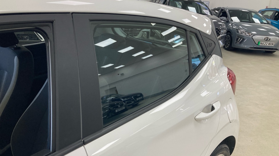 Hyundai i10 1.0 [63] Advance 5dr [Nav] Petrol Hatchback - Image 25