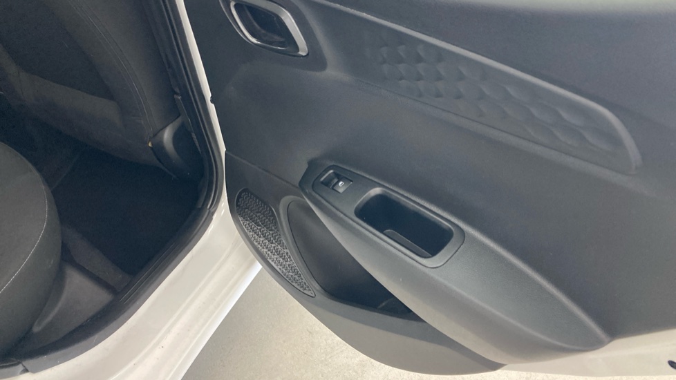 Hyundai i10 1.0 [63] Advance 5dr [Nav] Petrol Hatchback - Image 30