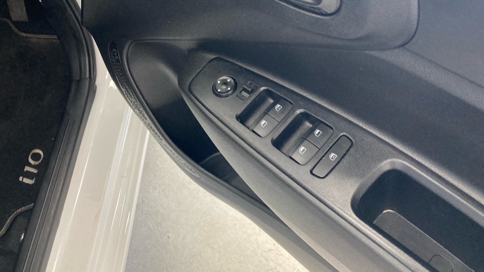 Hyundai i10 1.0 [63] Advance 5dr [Nav] Petrol Hatchback - Image 36
