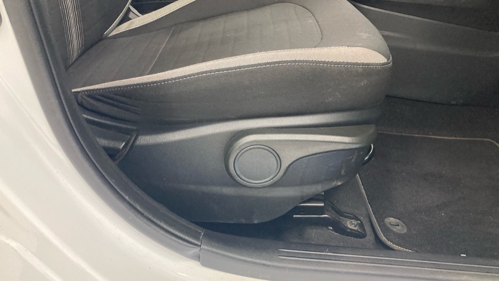 Hyundai i10 1.0 [63] Advance 5dr [Nav] Petrol Hatchback - Image 37