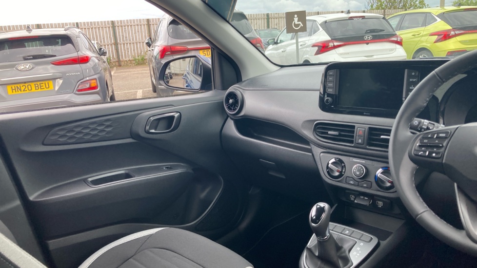 Hyundai i10 1.0 [63] Advance 5dr Auto [Nav] Petrol Hatchback - Image 14