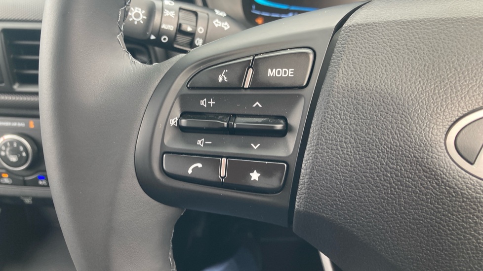 Hyundai i10 1.0 [63] Advance 5dr Auto [Nav] Petrol Hatchback - Image 40