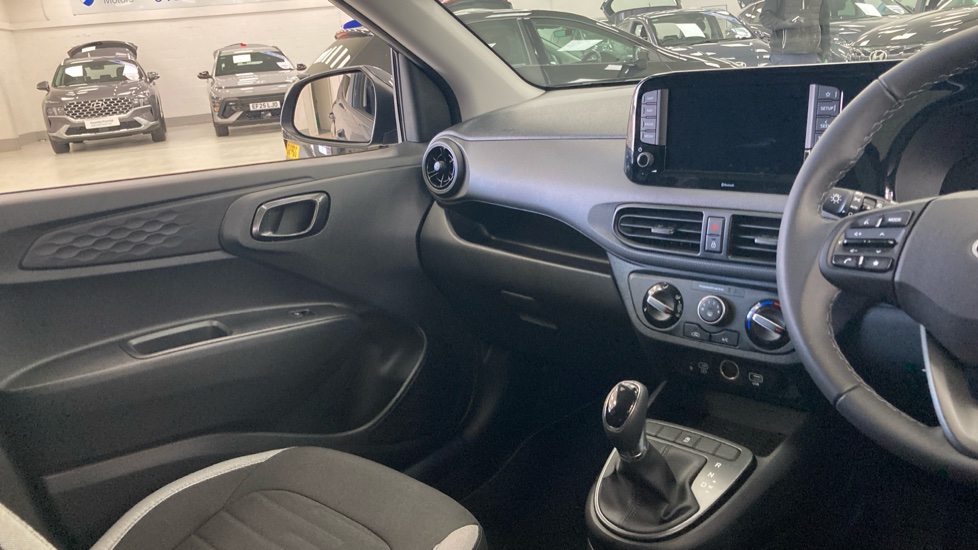 Hyundai i10 1.0 [63] Advance 5dr Auto [Nav] Petrol Hatchback - Image 14