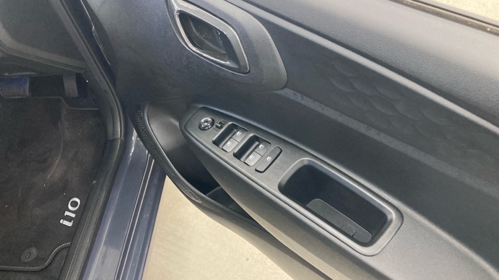 Hyundai i10 1.0 [63] Advance 5dr Auto [Nav] Petrol Hatchback - Image 35