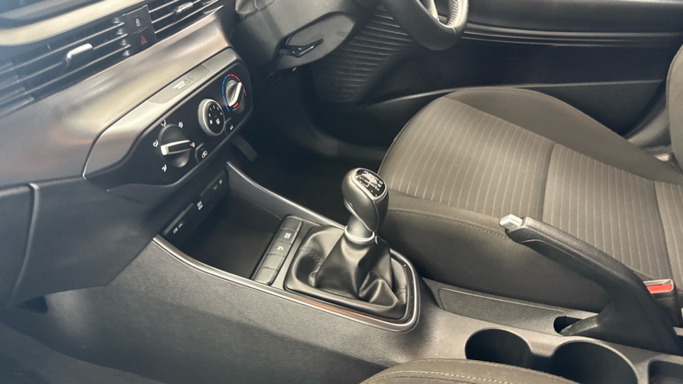 Hyundai i20 1.0T GDi 48V MHD SE Connect 5dr Petrol Hatchback - Image 13