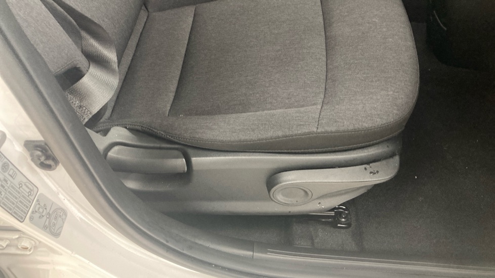Hyundai INSTER 85kW 02 49kWh 5dr Auto Electric Hatchback - Image 36