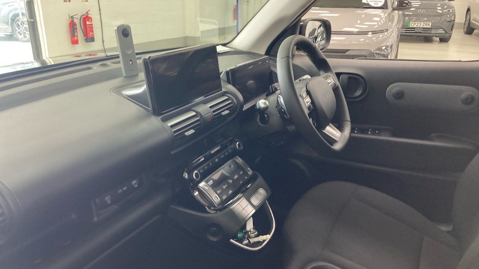Hyundai INSTER 85kW 01 49kWh 5dr Auto Electric Hatchback - Image 9