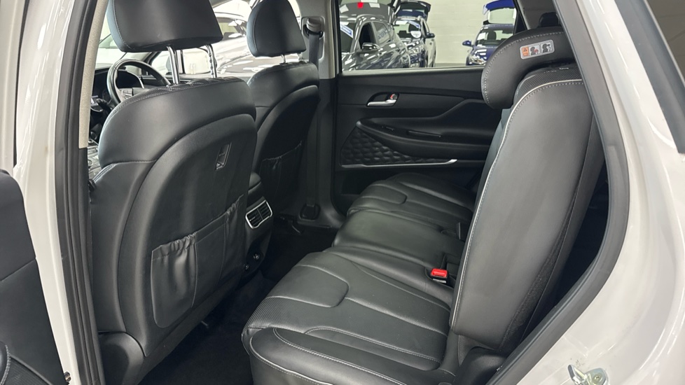 Hyundai SANTA FE 1.6 TGDi Hybrid Premium 5dr Auto Hybrid Estate - Image 16