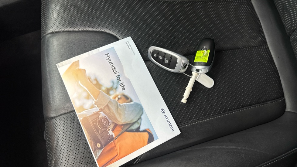Hyundai SANTA FE 1.6 TGDi Hybrid Premium 5dr Auto Hybrid Estate - Image 19