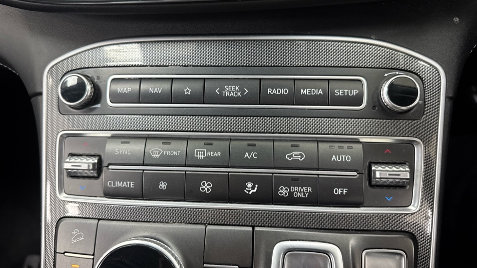 Hyundai SANTA FE 1.6 TGDi Hybrid Premium 5dr Auto Hybrid Estate - Image 25
