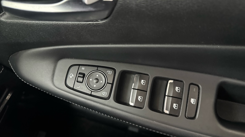 Hyundai SANTA FE 1.6 TGDi Hybrid Premium 5dr Auto Hybrid Estate - Image 31