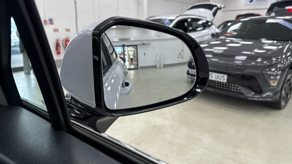 Hyundai SANTA FE 1.6 TGDi Hybrid Premium 5dr Auto Hybrid Estate - Image 32