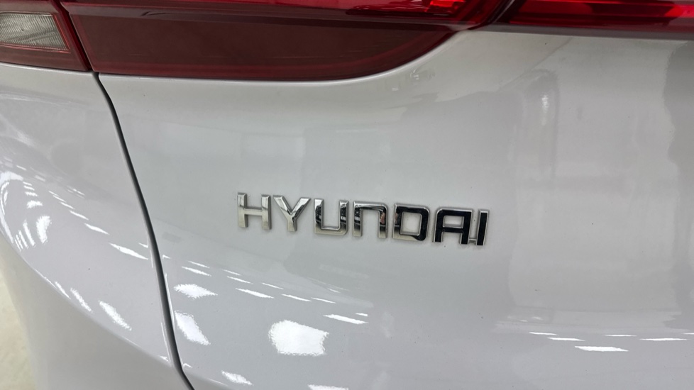 Hyundai SANTA FE 1.6 TGDi Hybrid Premium 5dr Auto Hybrid Estate - Image 39